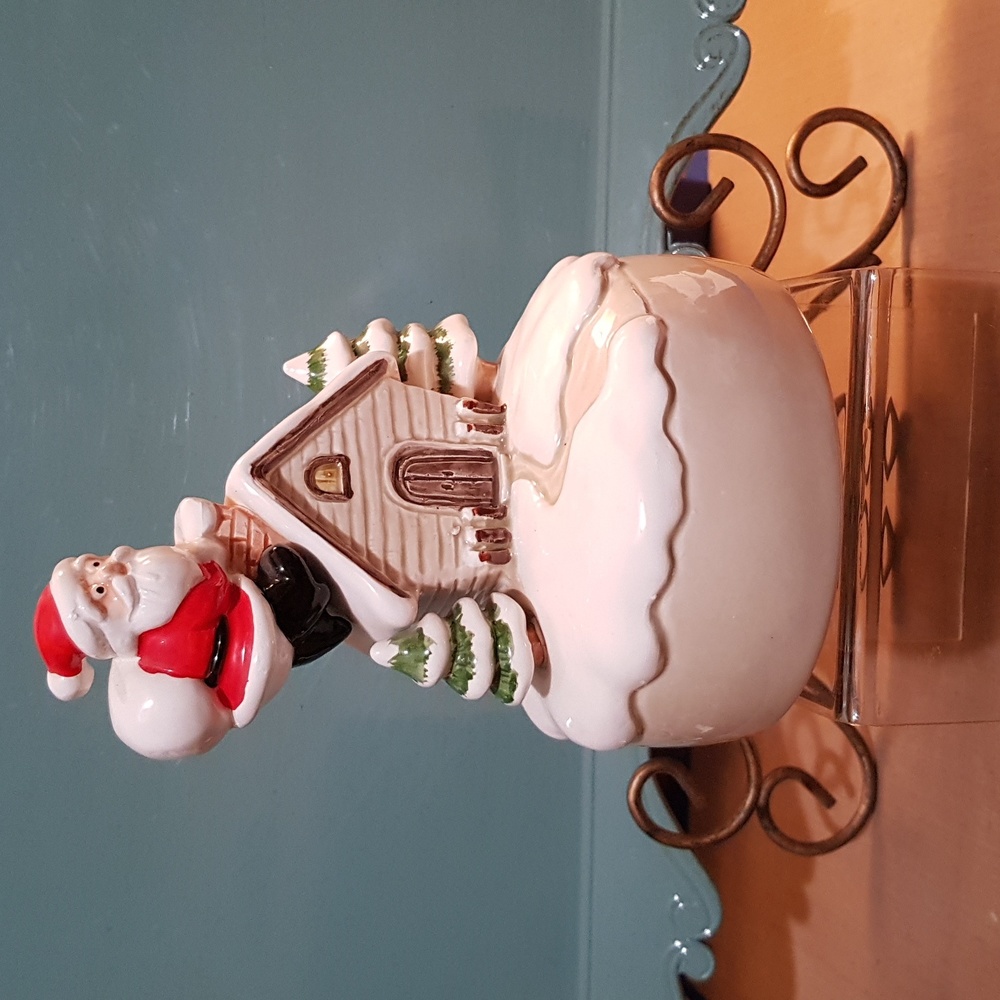Musical ceramic Christmas decor